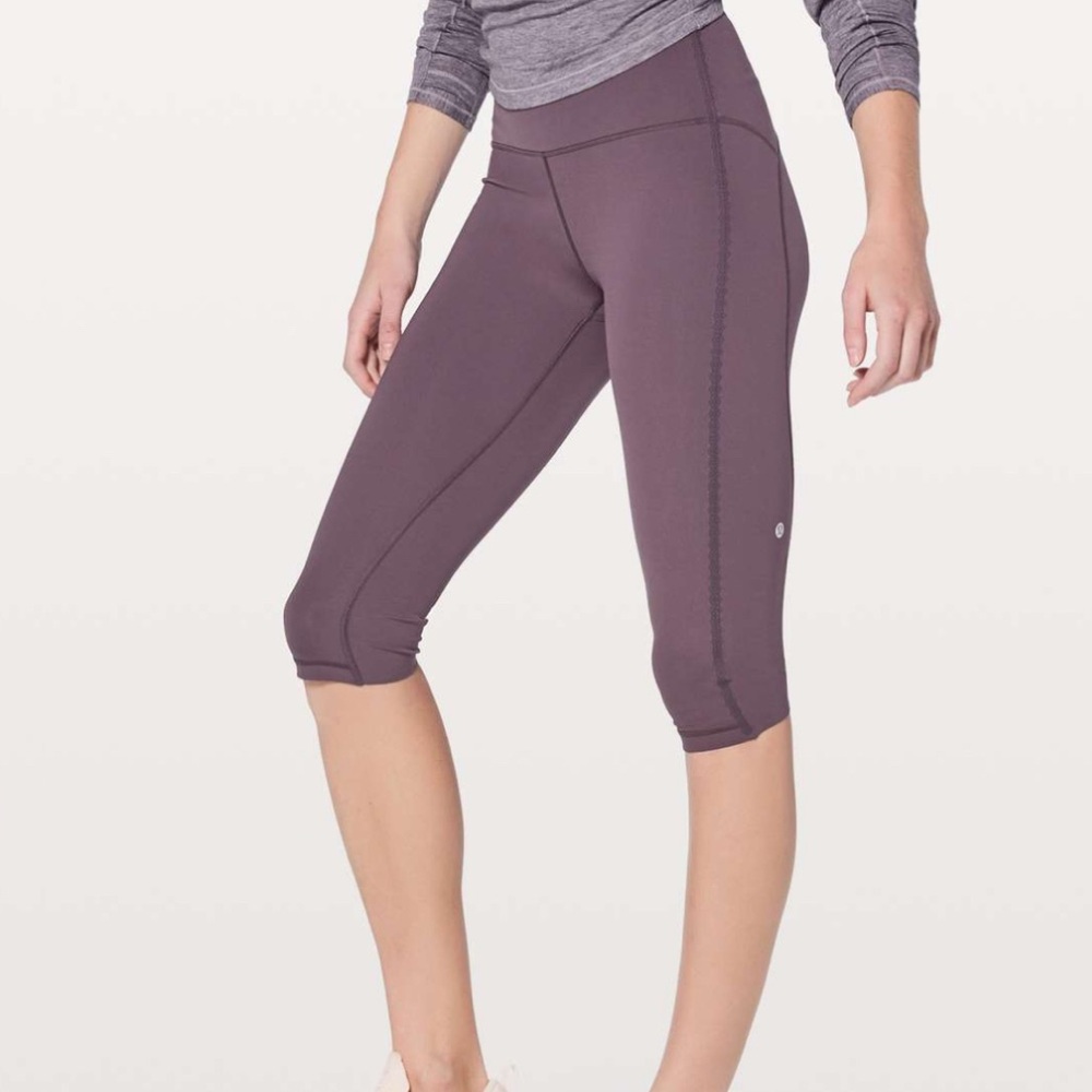 Lululemon Stop Drop & Squat Crop 17" Black Currant Size 4